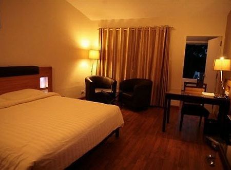 Deccan Plaza Hotel - Ooty Extérieur photo