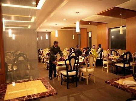 Deccan Plaza Hotel - Ooty Extérieur photo