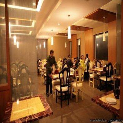 Deccan Plaza Hotel - Ooty Extérieur photo