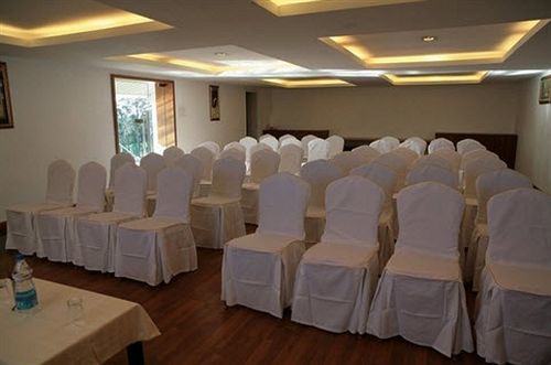 Deccan Plaza Hotel - Ooty Extérieur photo